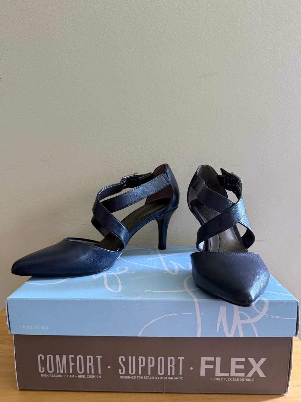 LifeStride | Suki Asymmetrical Dress Pumps Navy Blue | Size 9.5
